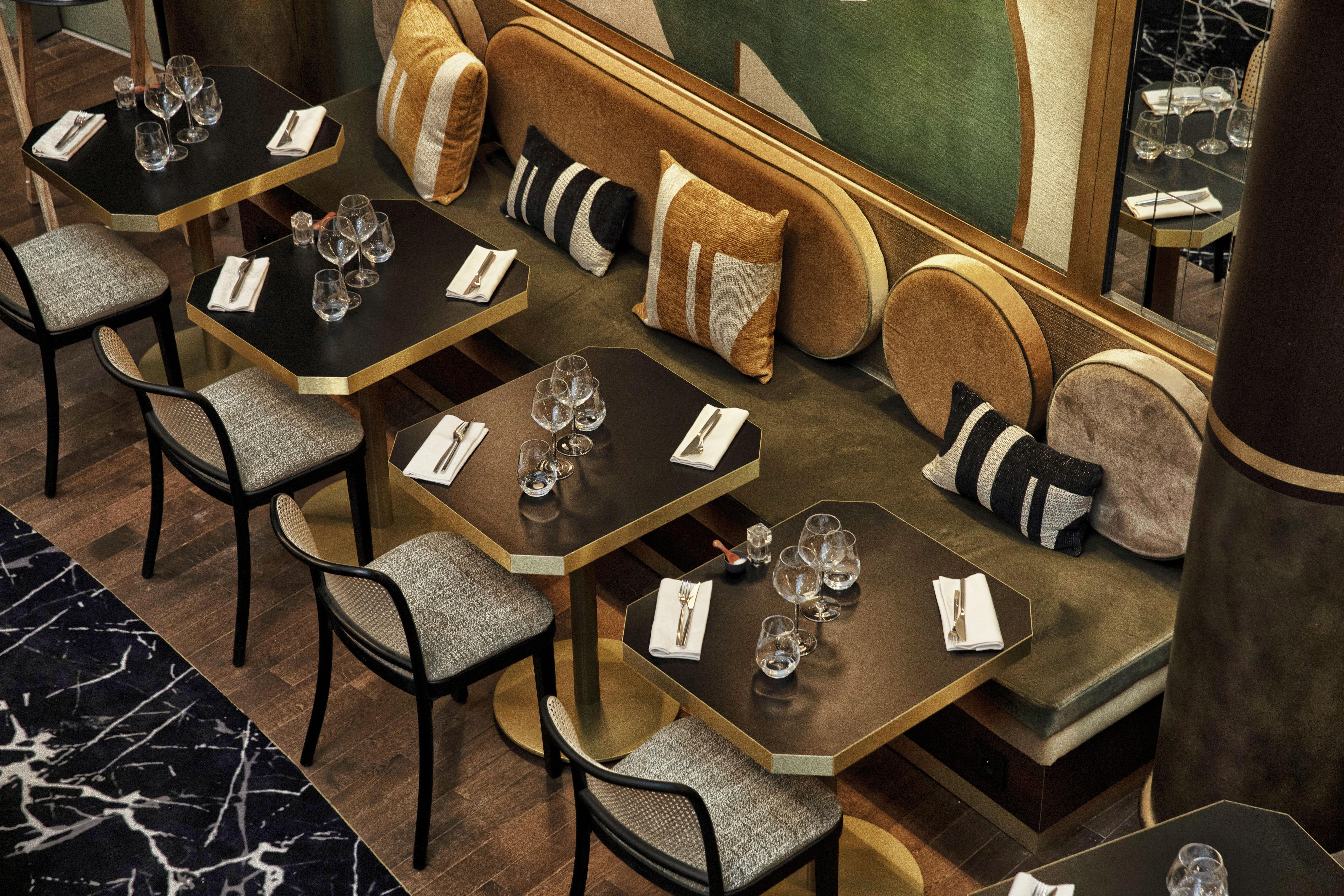 네스트 파리 라 디펜스 쀼또 외부 사진 Restaurant interior