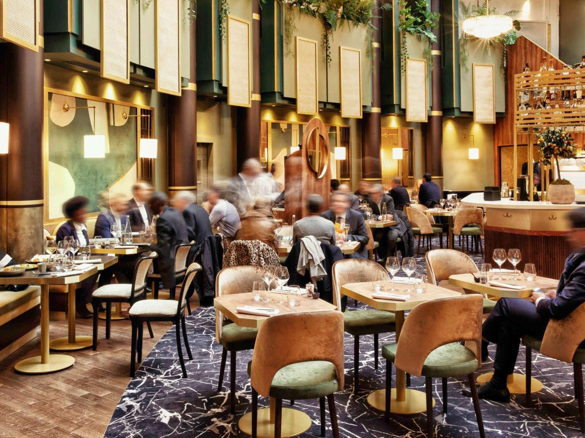 네스트 파리 라 디펜스 쀼또 외부 사진 Restaurant