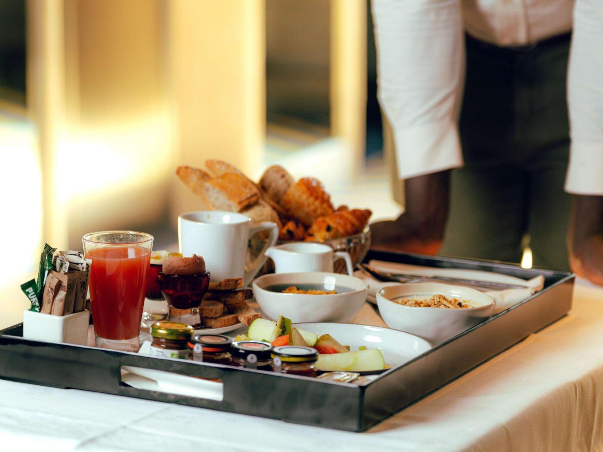 네스트 파리 라 디펜스 쀼또 외부 사진 Room service